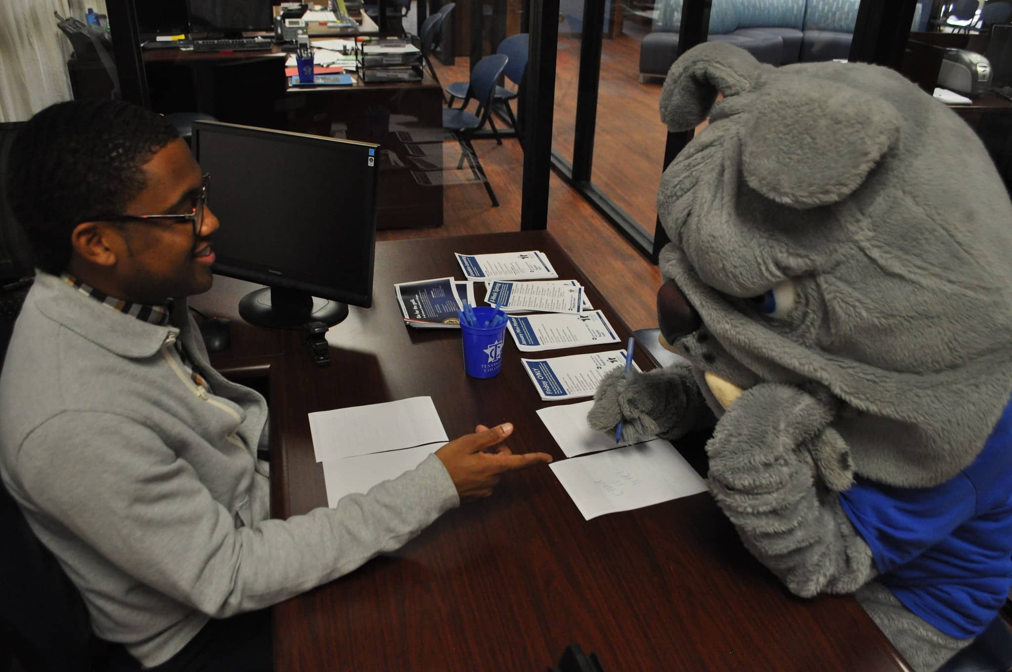 Bo the Bulldog meets with an EOC advisor