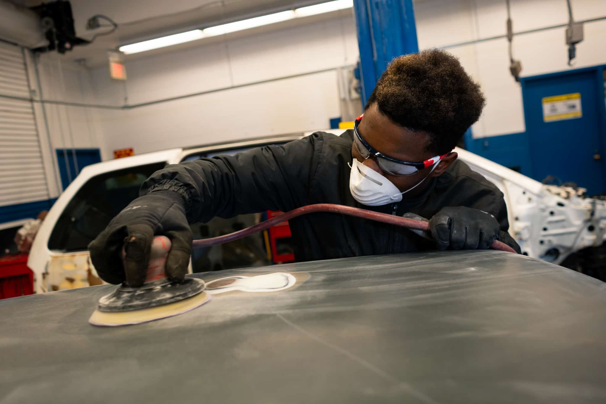 Student in Auto Body lab