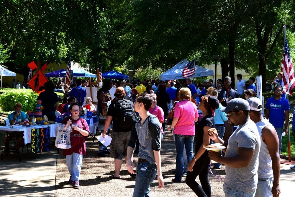 Photo by Victoria Marshall Students participate in the Fall Festival at Texarkana College on September 17. This year's festival was held in the common area, which is in front of the Palmer Memorial Library.