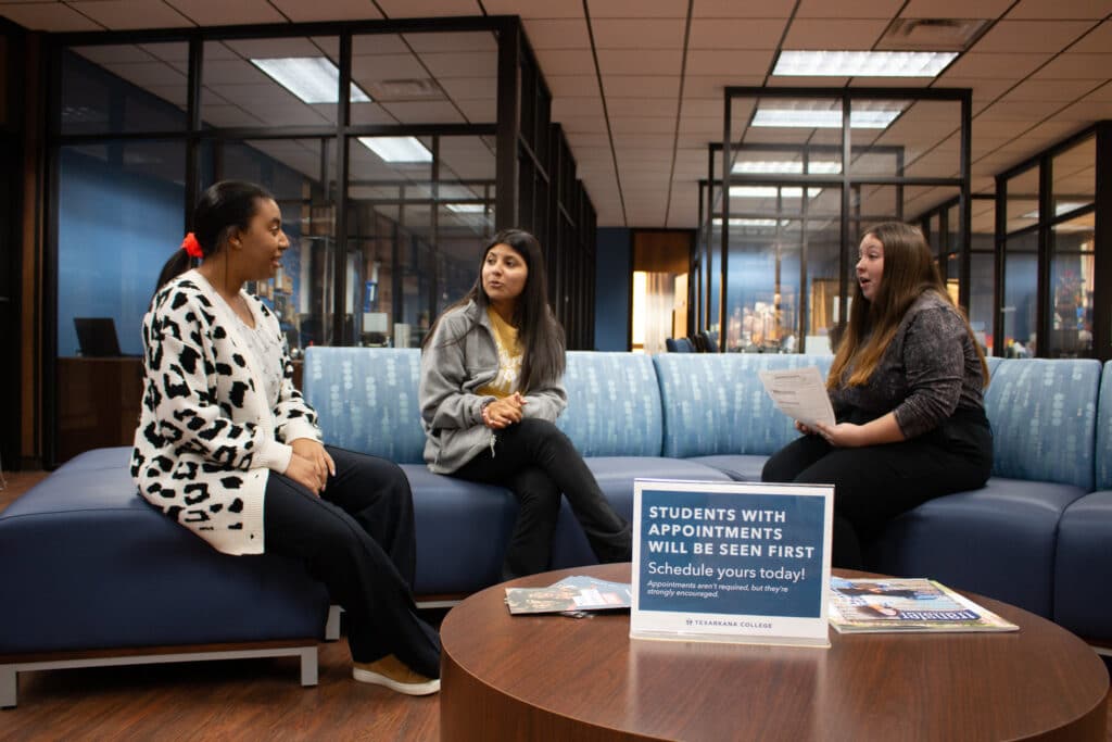 Students meet with advising staff
